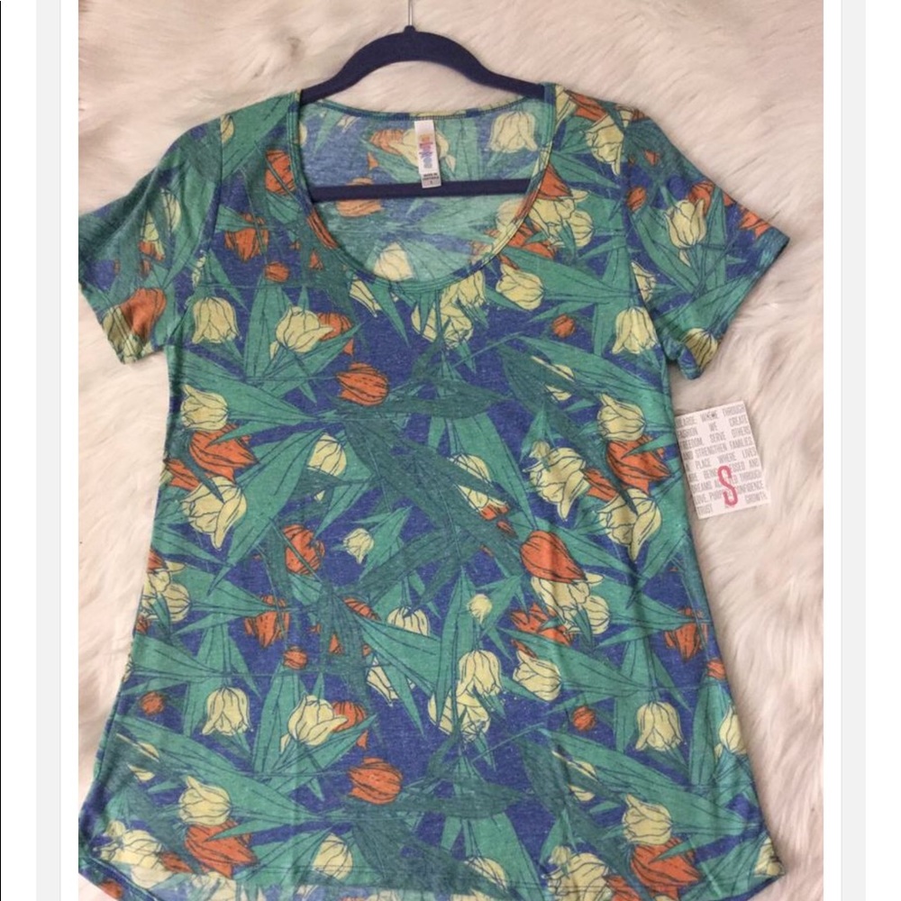 LuLaRoe Classic Tee S NWT